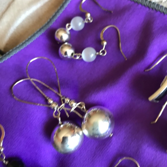 Lot of Seven Pairs of Earrings - Silver and Black - Picture 3 of 8